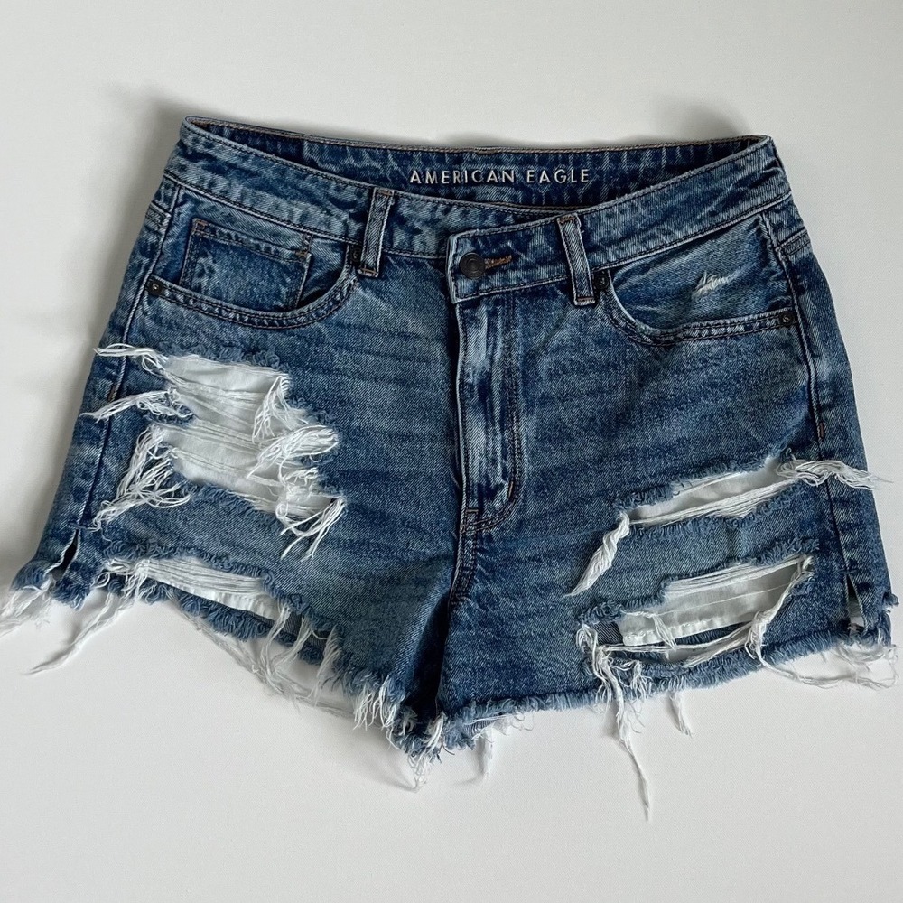 American Eagle Distressed Denim Shorts Medium Wash Raw Hem Size 8 Strigid